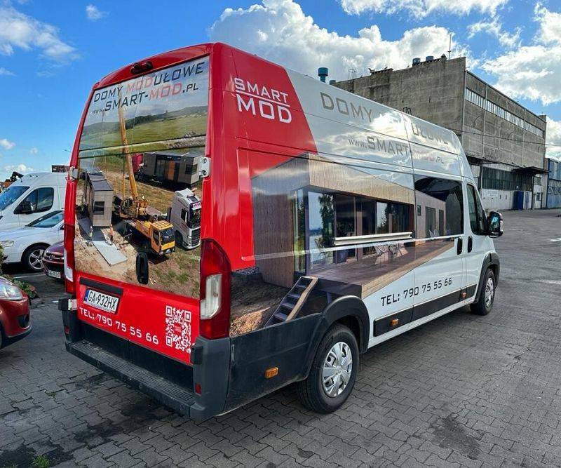 Oklejenie reklamowe samochodu